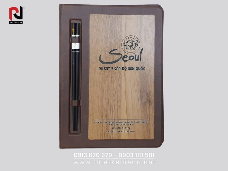 Menu gỗ – sự đầu tư xứng đáng cho thương hiệu của bạn